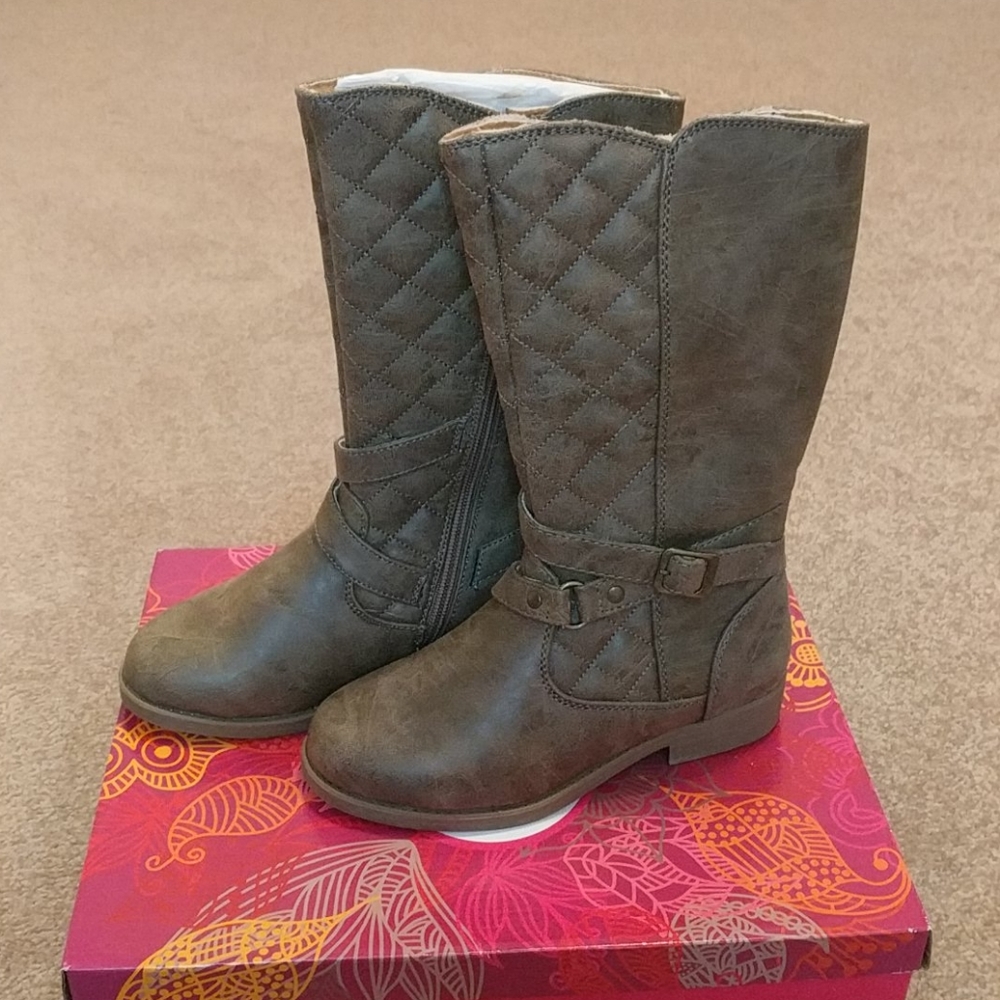 Brand new in box girls boots size 1